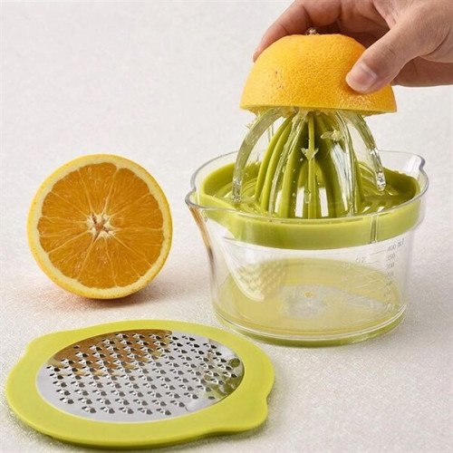 Manual Juicer / Fruit Squeezer with 17oz Built-in Strainer