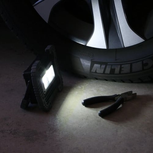 The Illuminator COB Work Light