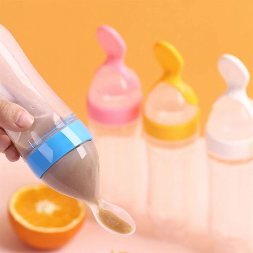 Baby squeeze spoon feeder