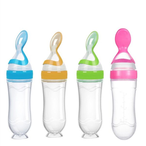 Baby squeeze spoon feeder