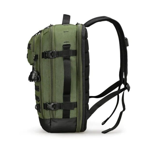 SwissDigital® BERG PRO USB Charging Port Camera Backpack