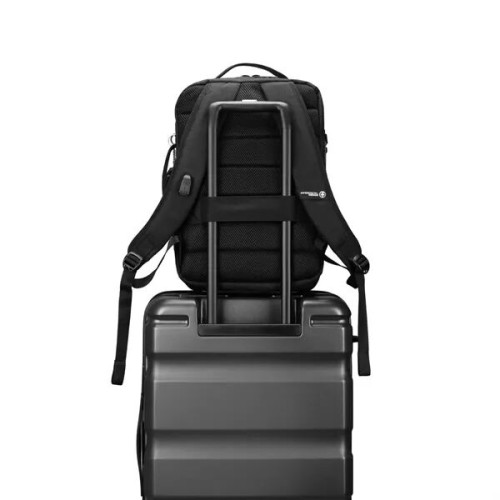 SwissDigital® BERG PRO USB Charging Port Camera Backpack