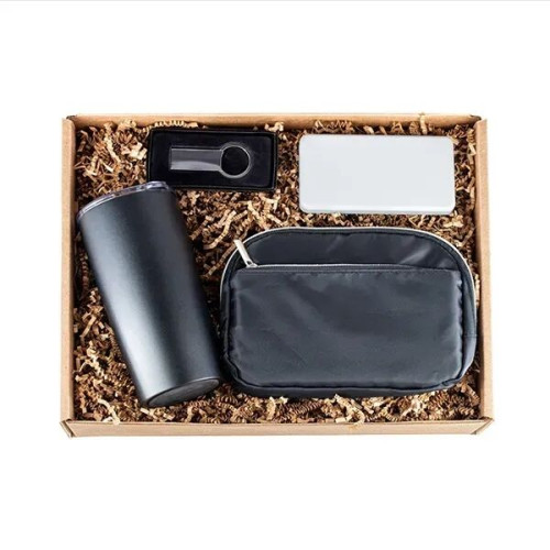 EVERYDAY ESSENTIALS KIT Gift Set